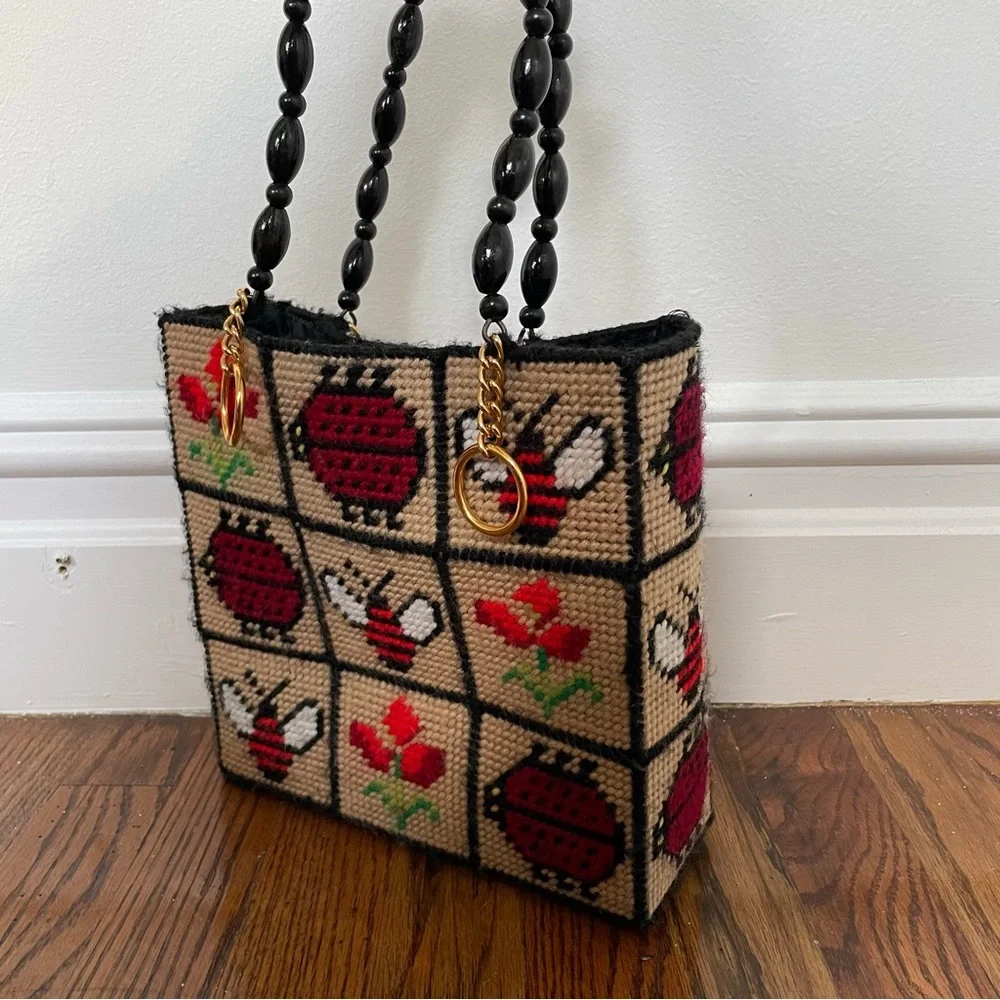 ❌ SOLD ❌ Vintage 70s Cross Stitch Ladybug, Bee, & Flower Bag - Picture 2 of 5